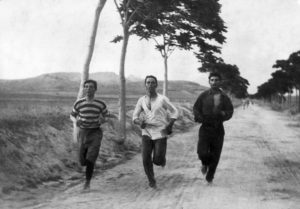 Maratonistas a caminho de Atenas nos Jogos de 1896