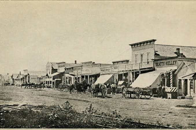 Figura 1 - Dodge City, Kansas (1878): Uma das cidades mais famosas e violentas do Velho Oeste real. Fonte: Smithsonian Magazine